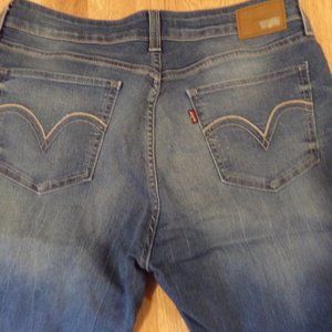 Women's Levi Denim Legging Distressed Jeans 32W 30L